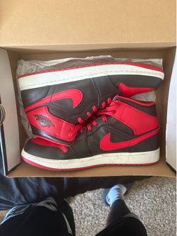Jordon 1 mid worn once