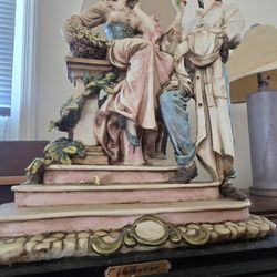 Serie Valentino By Miriam Porcelin Statue 