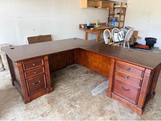 L-shape wood desk