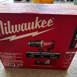 Milwaukee compact drill kit