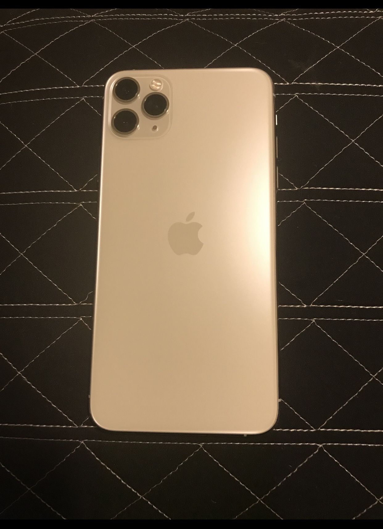 IPHONE 11 pro max (Carrier Verizon ONLY)