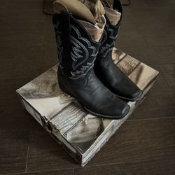 Botas El Señor De Los Cielos Size 6.5 (25.5)