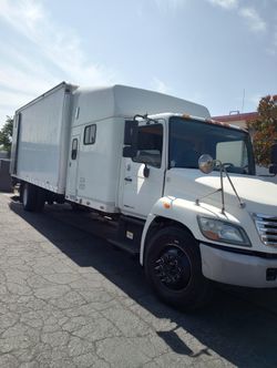 Hino Hermoso Camión Con Placas