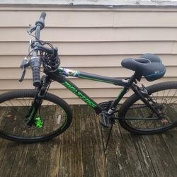 Mongoose Mountain bike 26 In