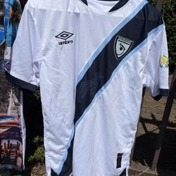  Jersey de Fútbol de Guatemala (Blanco) – Réplica Umbro