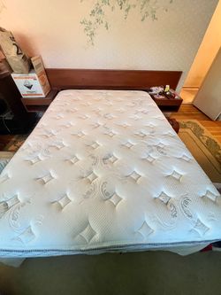 Serta queen mattress and boxspring set up