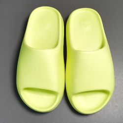 Yeezy Slide ‘Glow Green’ ⛳️