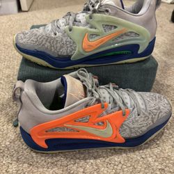 Nike KD 15 “9th Wonder” Size 9 *GREAT condition*