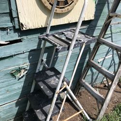 Collapsible Step Ladder - Great For Painting 
