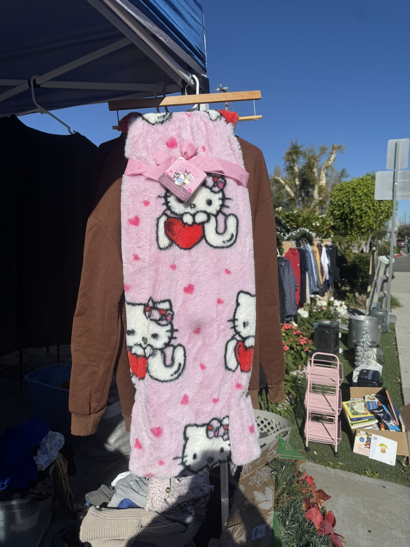 Hello Kitty Faux Blanket