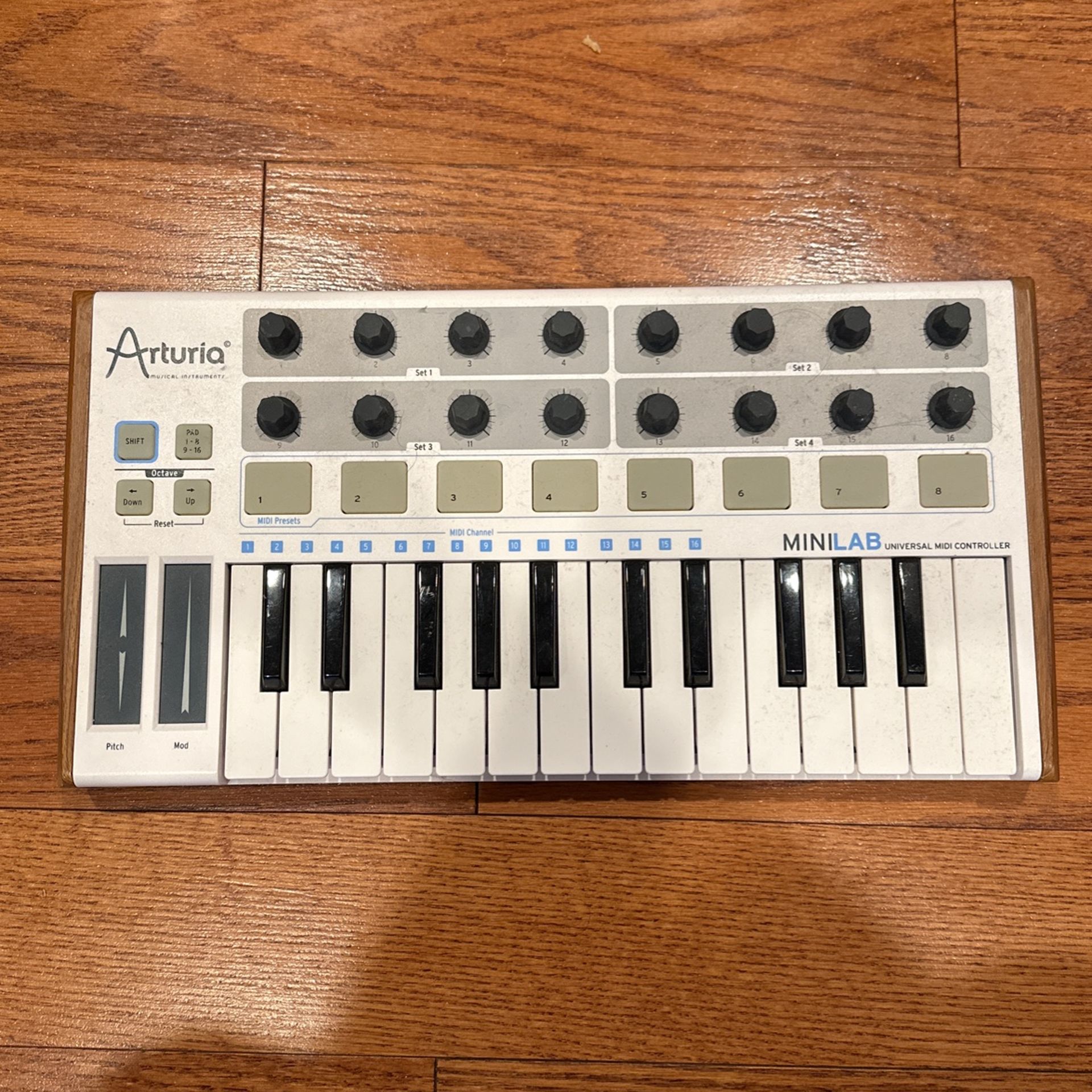 Arturia Mini Lab MIDI Controller