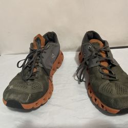 On Cloud Helion Men's Size 9 Athletic Orange Gray Running Shoes EUC Has Wear 