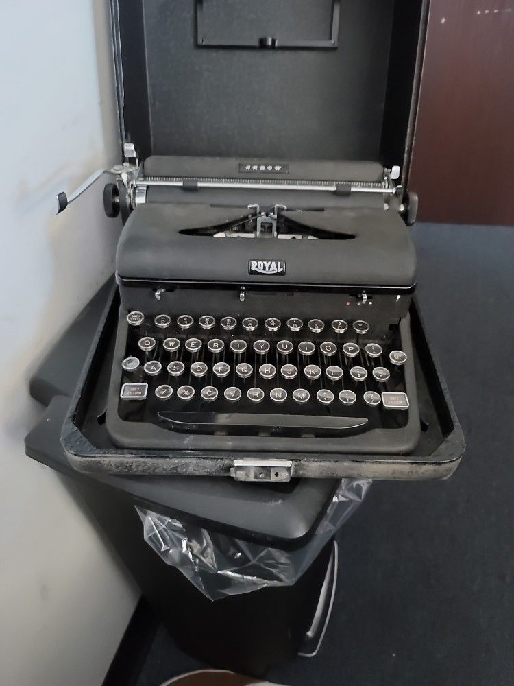 Royal Arrow Typewriter 