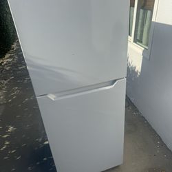 Insignia Refrigerator 