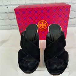 Tory burgh size 8 1/2