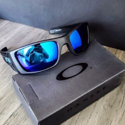 New Oakleys  Box, Pouch Cloth All Included