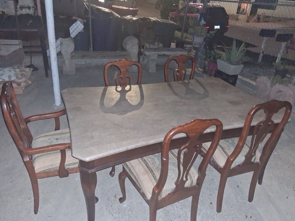 Kitchen Table 5 Chairs