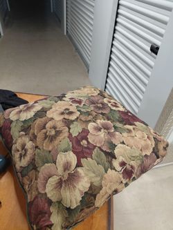 3 LG throw pillows
