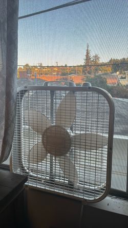 LasKo Box Fan 3 speeds