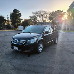 2014 Volkswagen Routan SE 