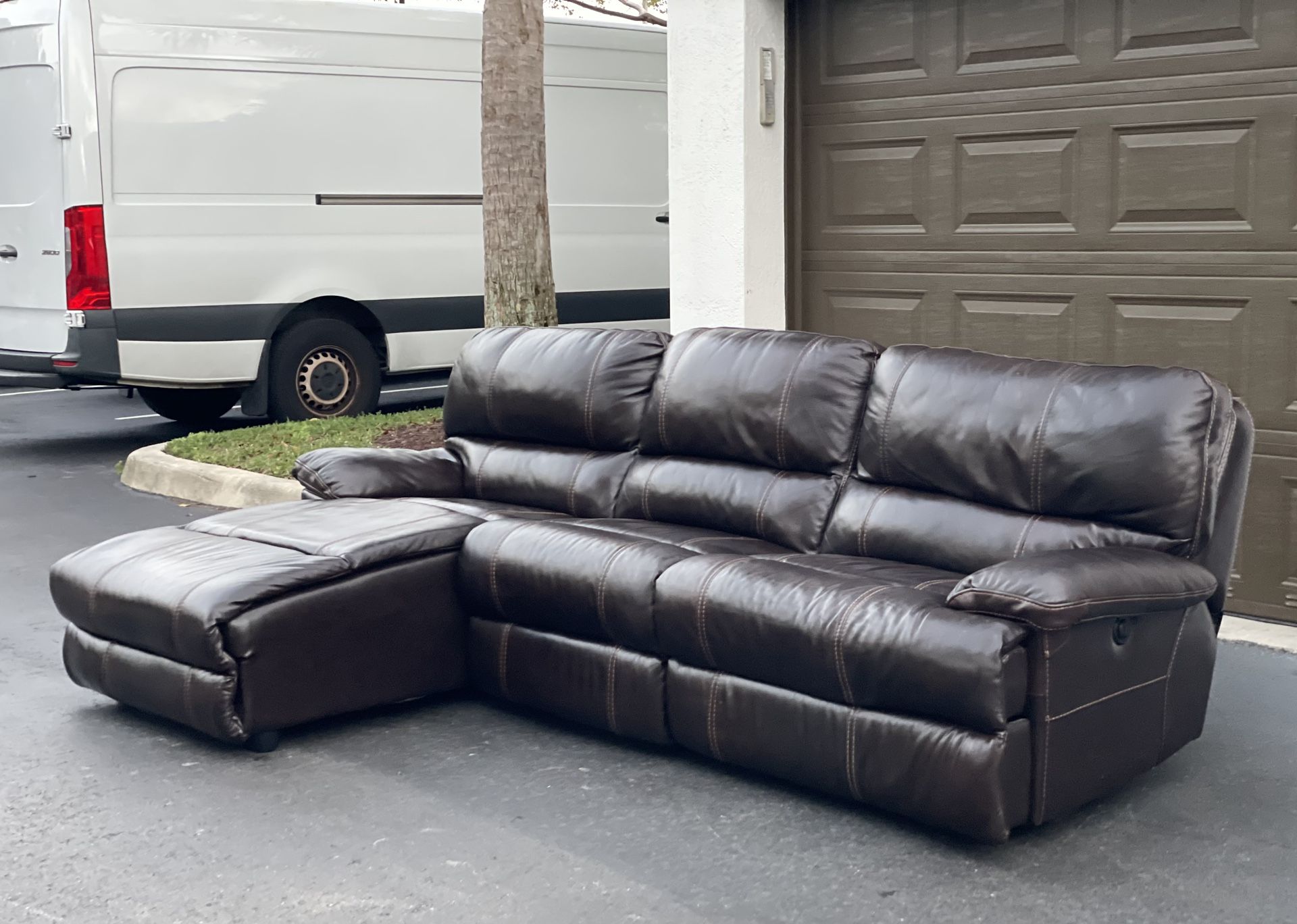 Sectional Couch/Sofa - Recliners - Leather - Delivery Available 🚛