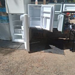 Mini refrigerator and freezer i
