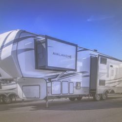 2022 AVALANCHE 322RL