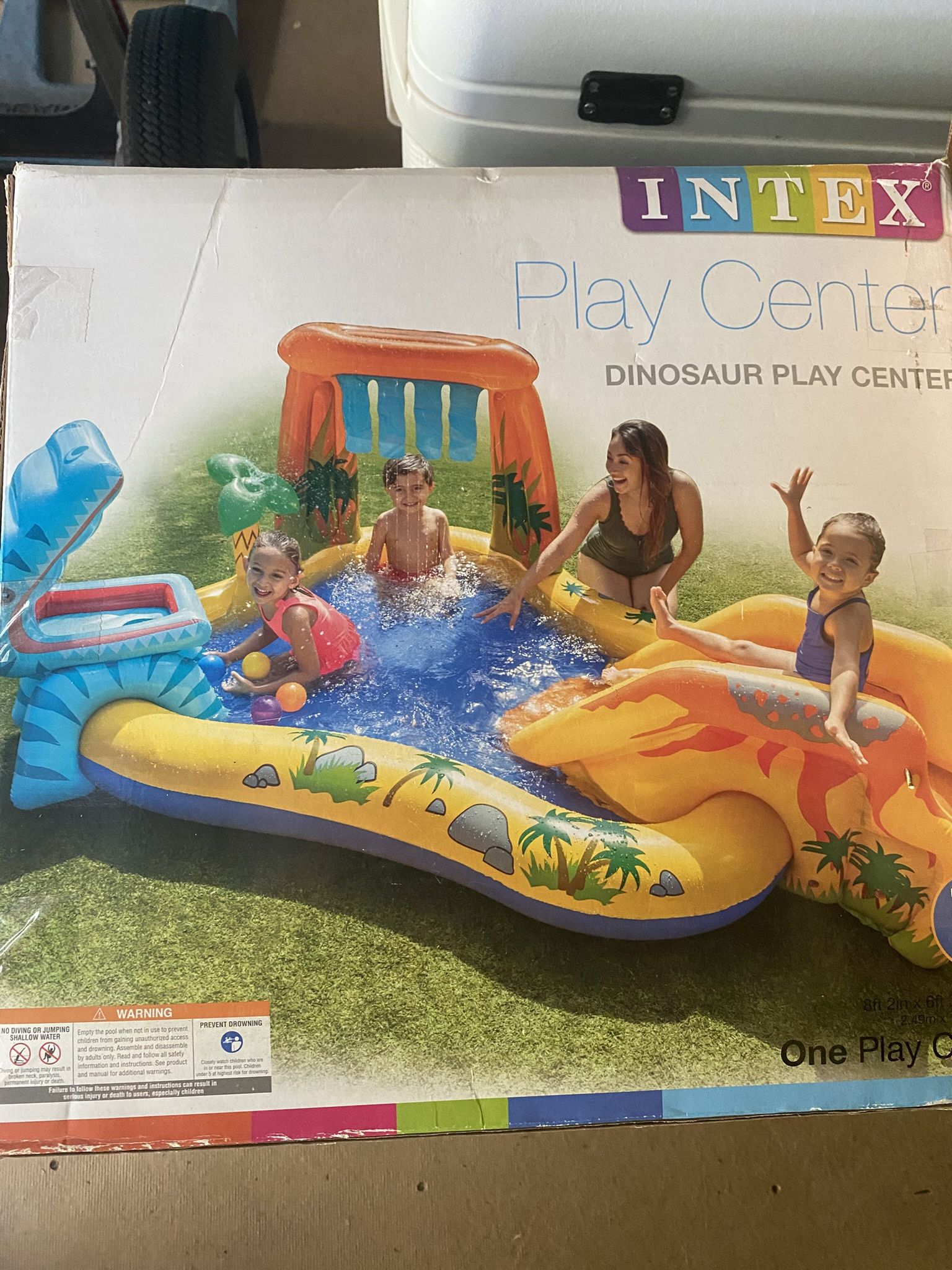 Intex Dinosaur Water Play Center💦