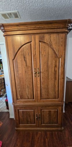 Free entertainment Armoire