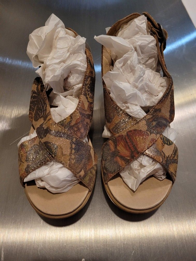 Gorgeous NEW Rare Dansko Foral Sparkle Sandals Retail $135 Size