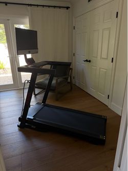 YESOUL Folding Smart Treadmill w/ HD Screen – Excellent Condition