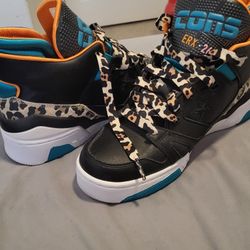 Converse  Cons, New Size 9 mens.   ERX 260s