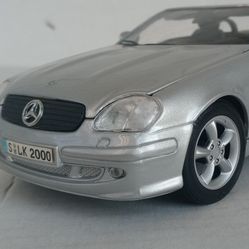 Die Cast Metal - 2000 Mercedes Benz SLK Convertible - New Condition -