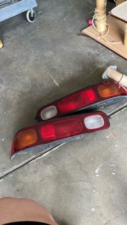 94-01 Acura Integra tail lights