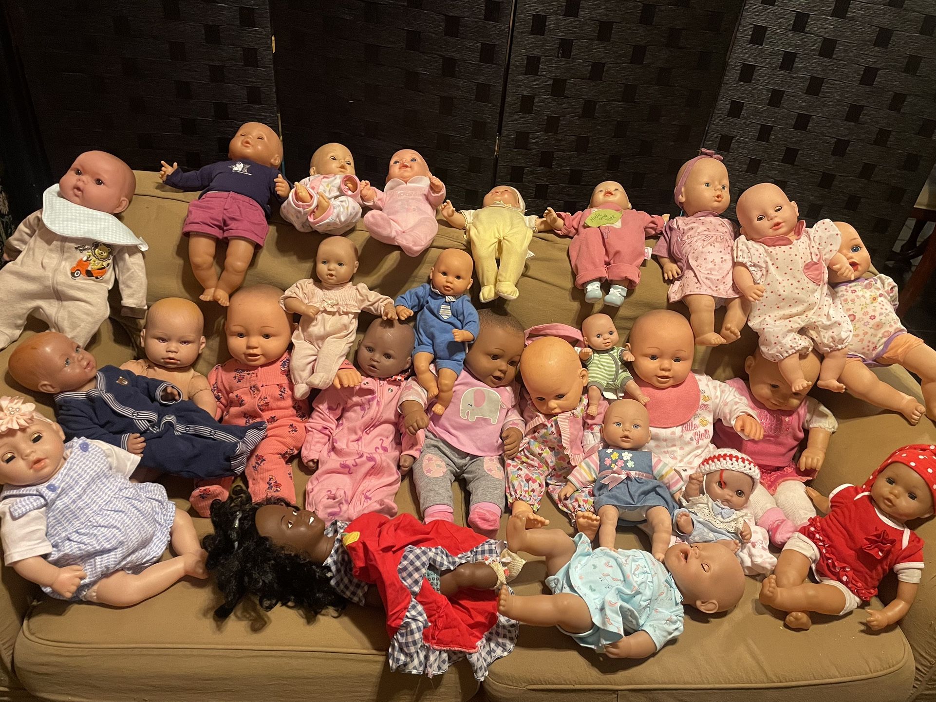 Lotte /dolls 28 Dolls An More For 100$ Houston Tx
