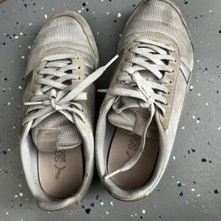 Puma Female Shoes Size 9. 