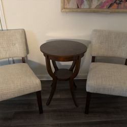 End table and chairs 