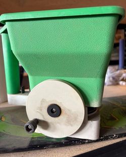 Scotts Hand Seed Spreader