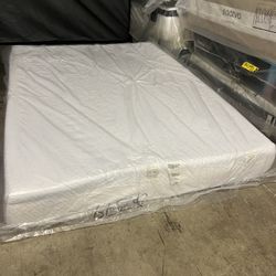 🎊Queen Mattress Serta Gel Memory Foam 🎊