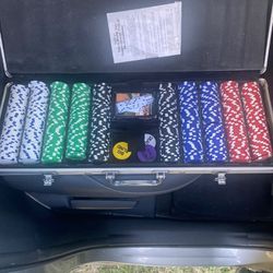 Texas Hold 'em Poker Chip Set with Aluminum Case, 500 Striped Dice Chips