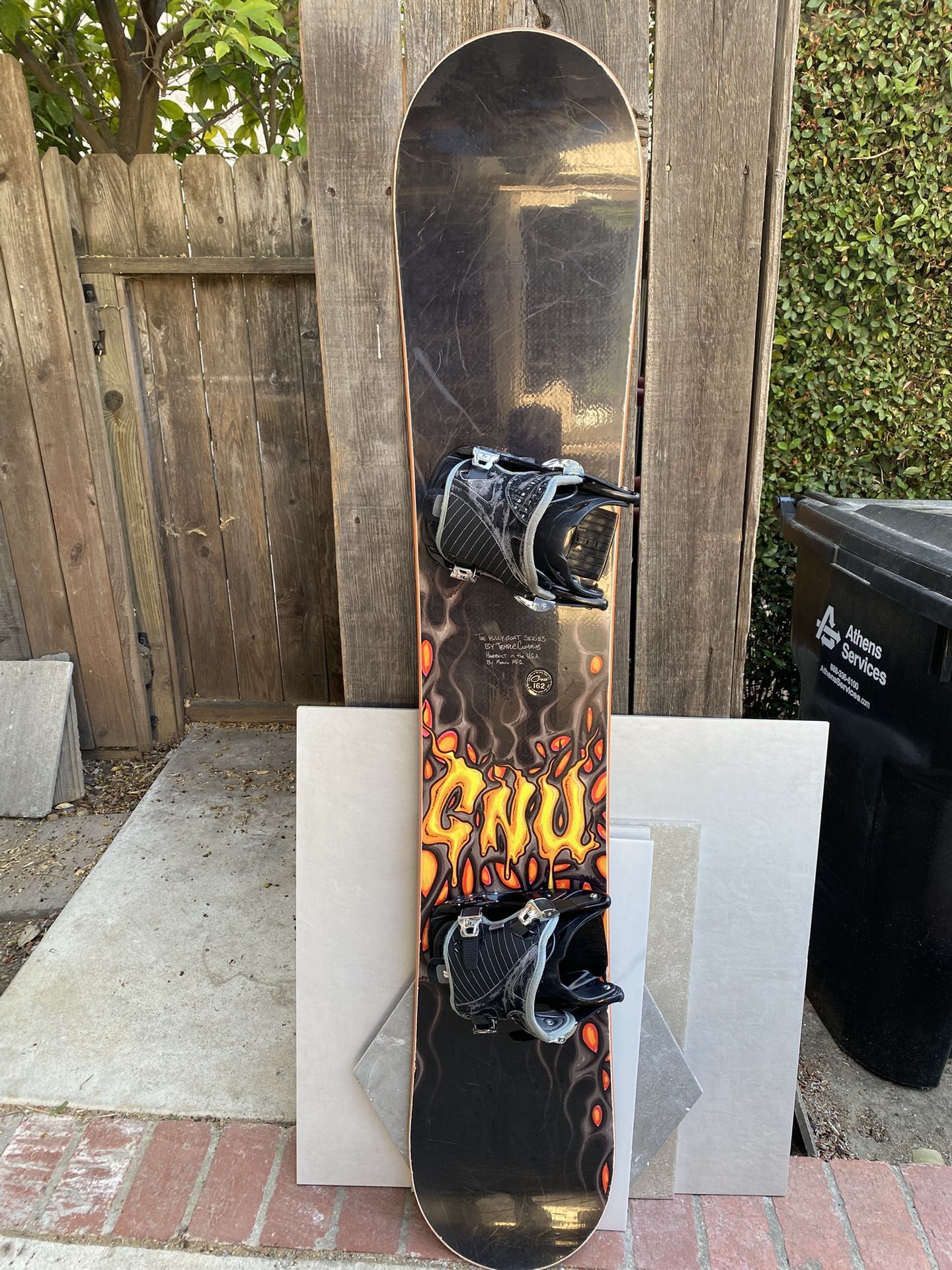 Gnu Snowboard With Flow Bindings