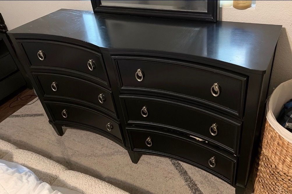 Black Dresser With Mirror