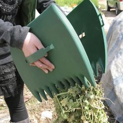 Garden Leaf & Weed Grabber Tool – Easy Yard Cleanup