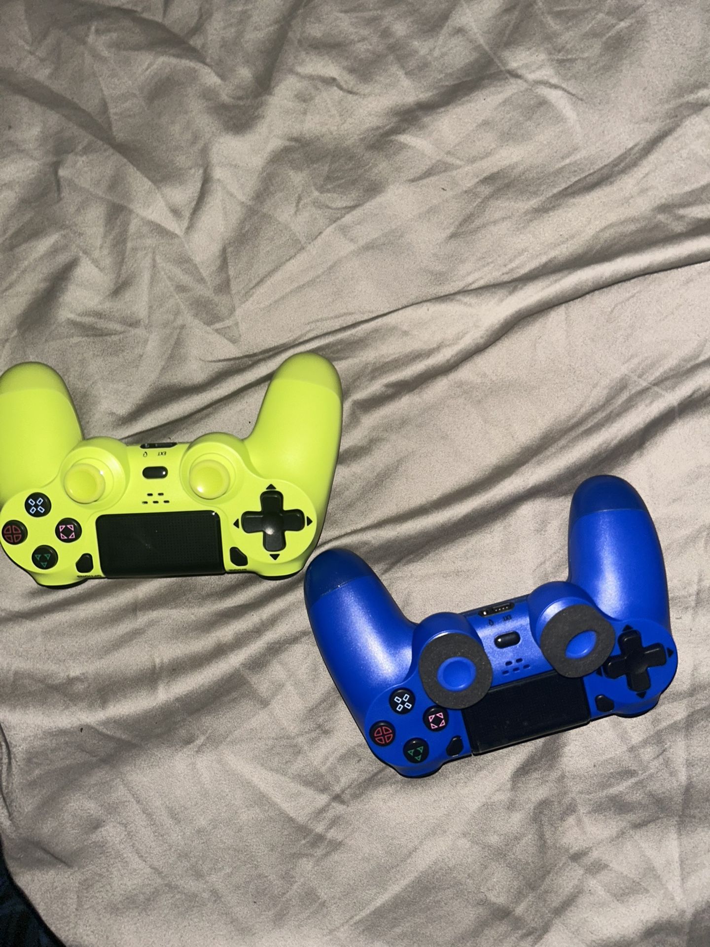 2 PS4 Controllers