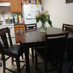 Comedor De 4 Sillas En Perfectas Condiciones 