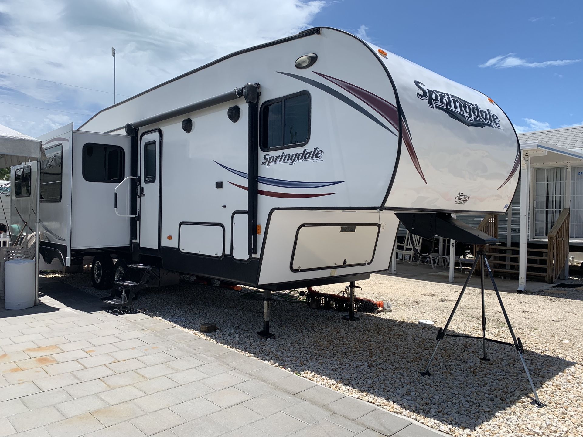 2015 Keystone Springdale Camper fifth wheel trailer