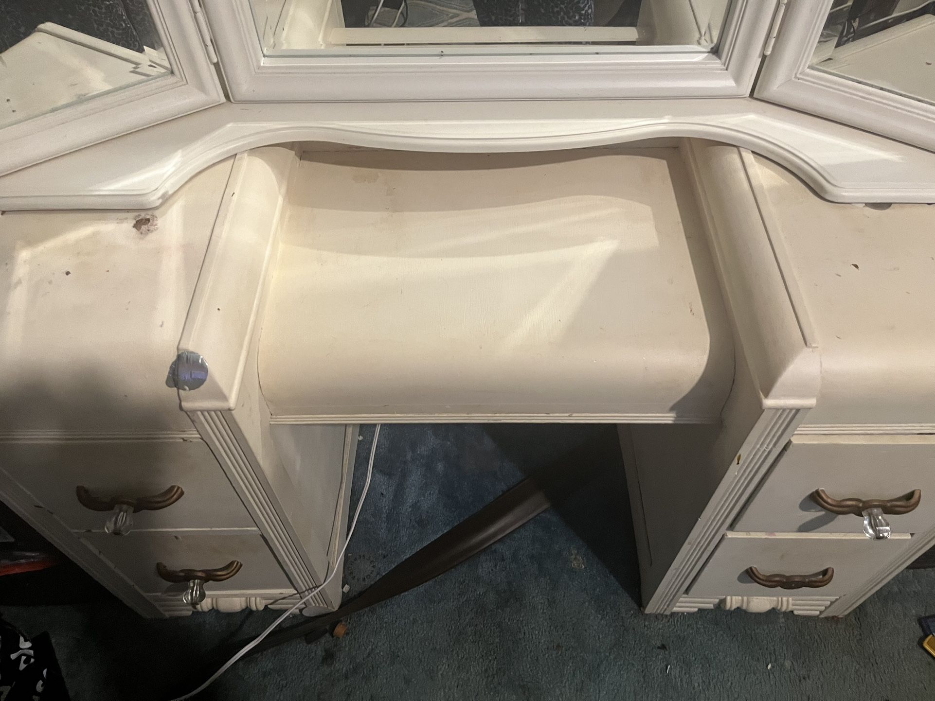 antoinetta vanity dresser with mirror white
