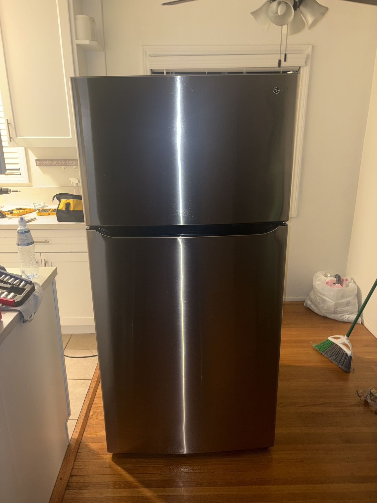 LG - 23.8 Cu. Ft. Top Freezer Refrigerator with Internal Water Dispenser - Stainless Steel