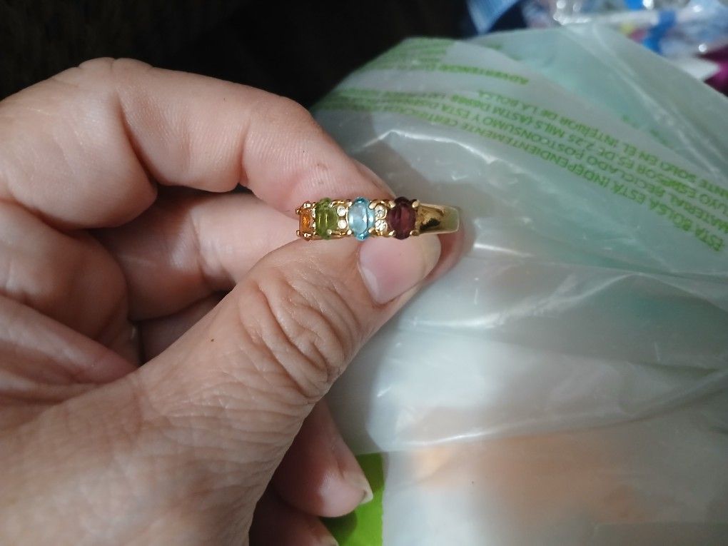 Beautiful gold plated ring. Size 10