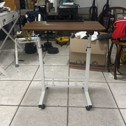 Ayustable A home Work Table